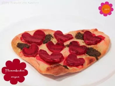 Vegane Flammkuchen mit Roten Rüben (Bete) und Zwiebel - Essen in Herzform - Romantik für den Valentinstag - Blogevent Blogg den Suchbegriff