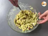Kalte Pasta mit Zucchinipesto, Büffelmozzarella und getrockneten Tomaten - Zubereitung Schritt 4