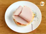 Truthahn-Bagel-Sandwich mit Krautsalat und hartgekochtem Ei - Zubereitung Schritt 2