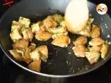 Chow Mein (Chao-Männer), chinesische Nudeln mit Hühnchen und Gemüse - Zubereitung Schritt 2