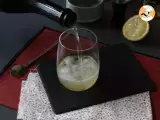 Spritz St-Germain mit Holunderblütenlikör, dem ultrafrischen Cocktail für den Sommer - Zubereitung Schritt 3