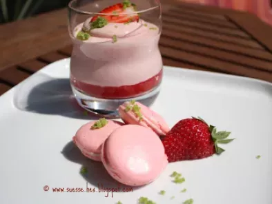 Erdbeer-Mousse und Erdbeer-Macaron´s mit Basilikumzucker