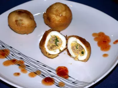 Frittierte Eier mit Garnelen und Schweinefleisch (Kai Kwam)