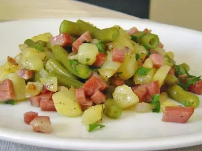 Lauwarmer Mortadella-Salat