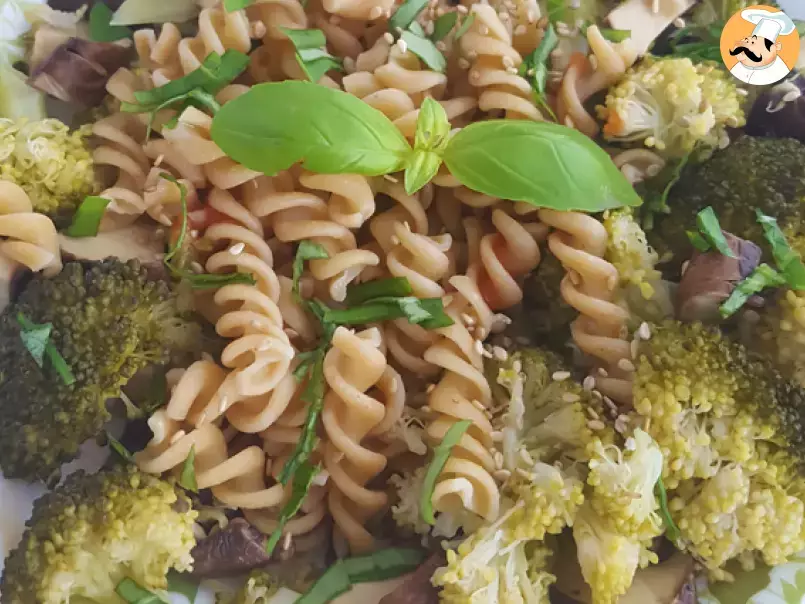 Pasta mit Brokkoli, Pilzen und Basilikum - foto 2