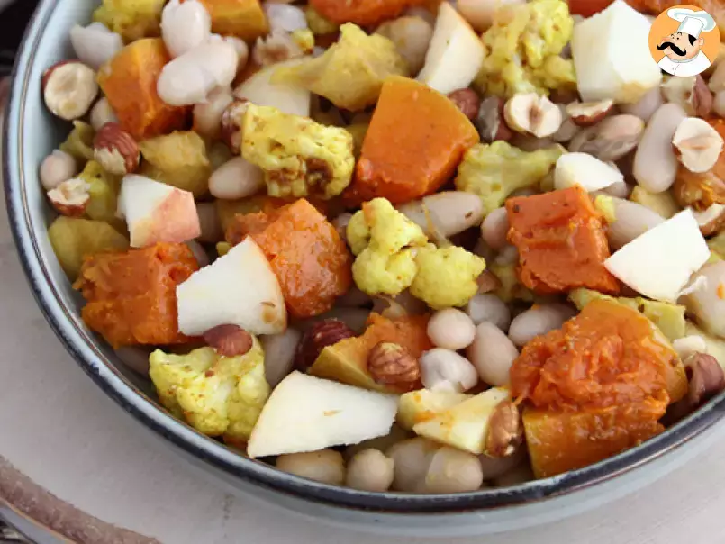 Salat mit weißen Bohnen, Butternusskürbis, Blumenkohl, Apfel, Haselnüssen - foto 2
