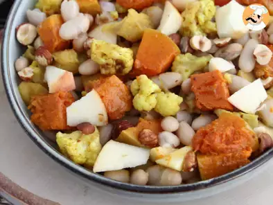Salat mit weißen Bohnen, Butternusskürbis, Blumenkohl, Apfel, Haselnüssen - foto 2