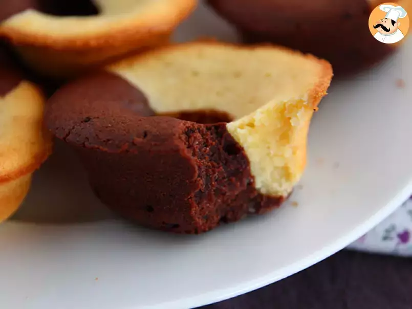Schokoladen-Vanille-Kuchen mit doppeltem Geschmack und Schokoladenherz - foto 4