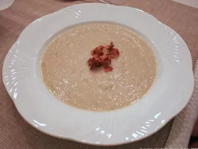 Suppe aus geröstetem Blumenkohl