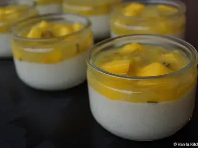 Vanillepudding mit Mango-Rhabarber-Kompott