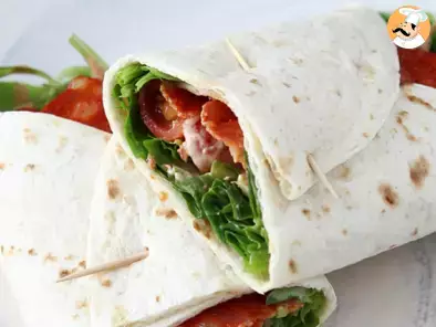 Wrap-Sandwich mit Chorizo, Avocado und Tomaten - foto 3