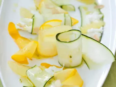 Zucchini-Zitronen-Salat mit Mozzarella, Mandeln und Kardamom
