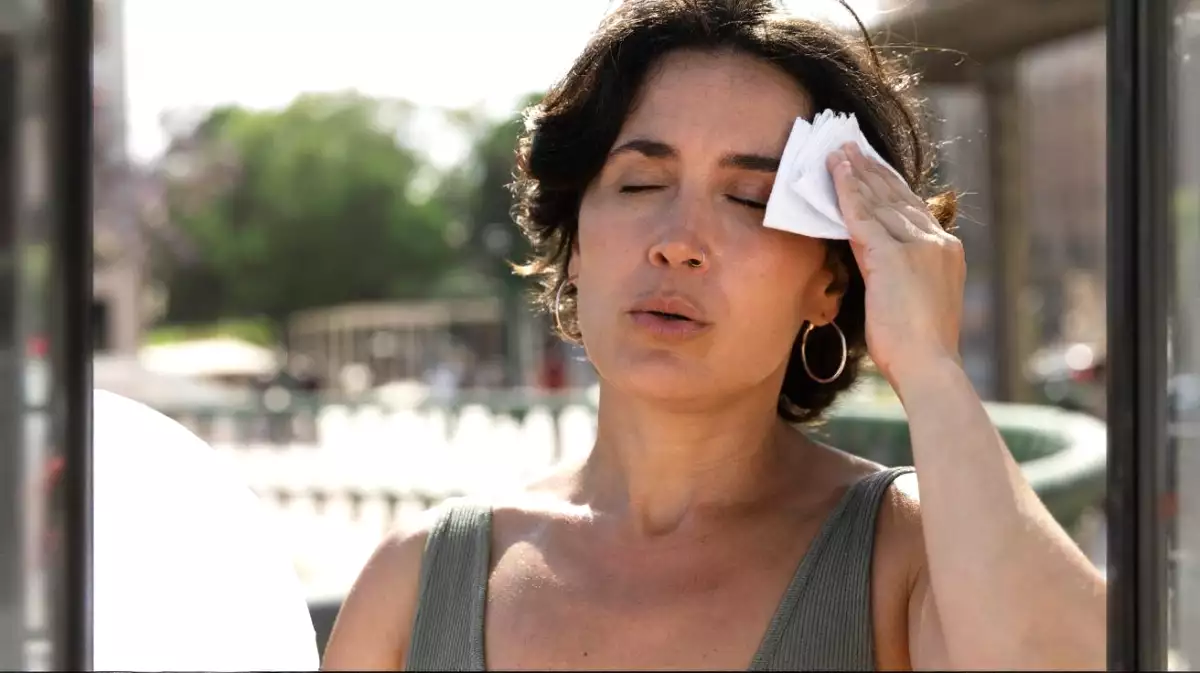 Hitzewelle und Verdauung: Diese 7 Lebensmittel sollte man bei (sehr) heißem Wetter meiden