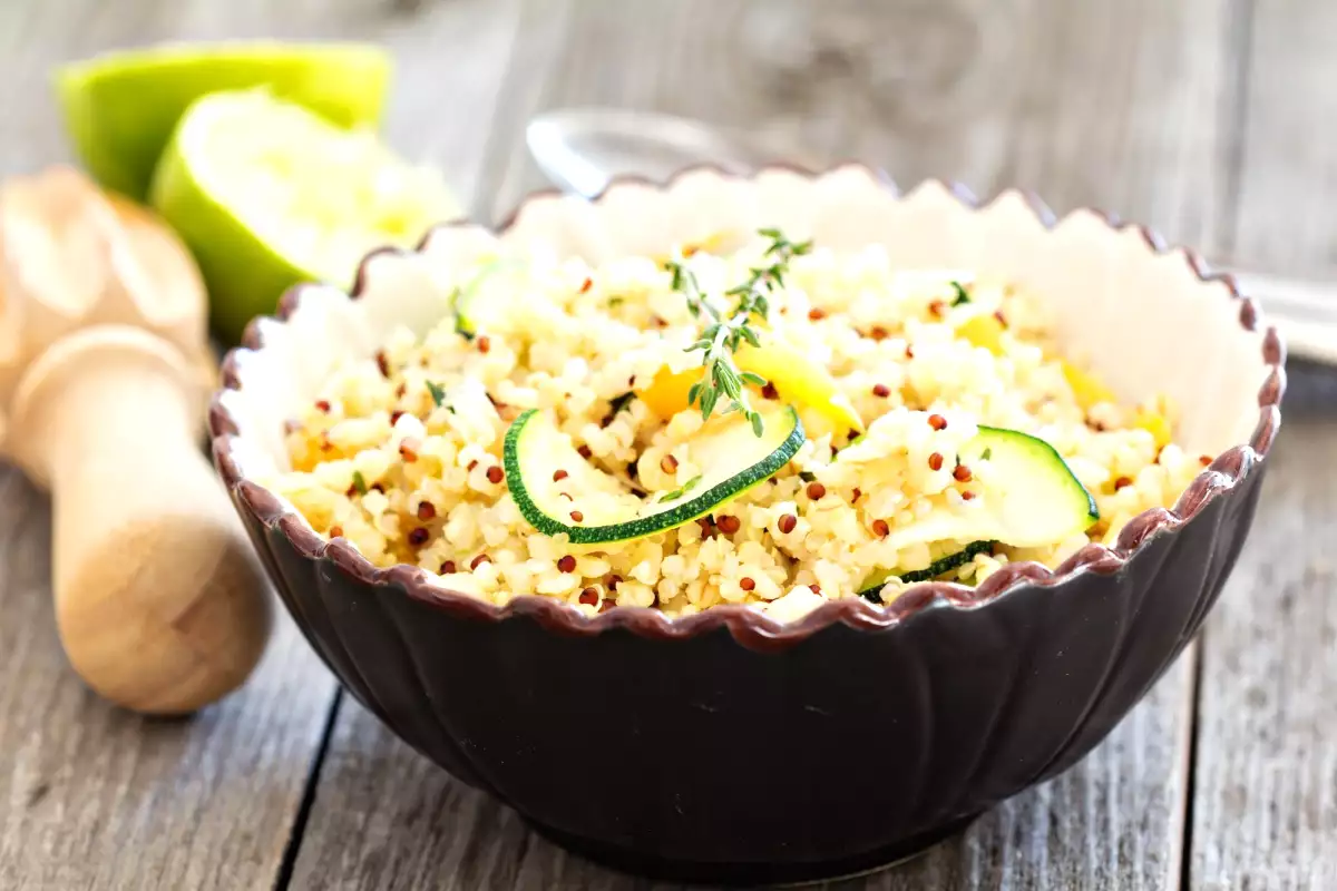 Wie kann man Reis wie ein Sommergericht aussehen lassen? Ein einfacher Trick verändert alles