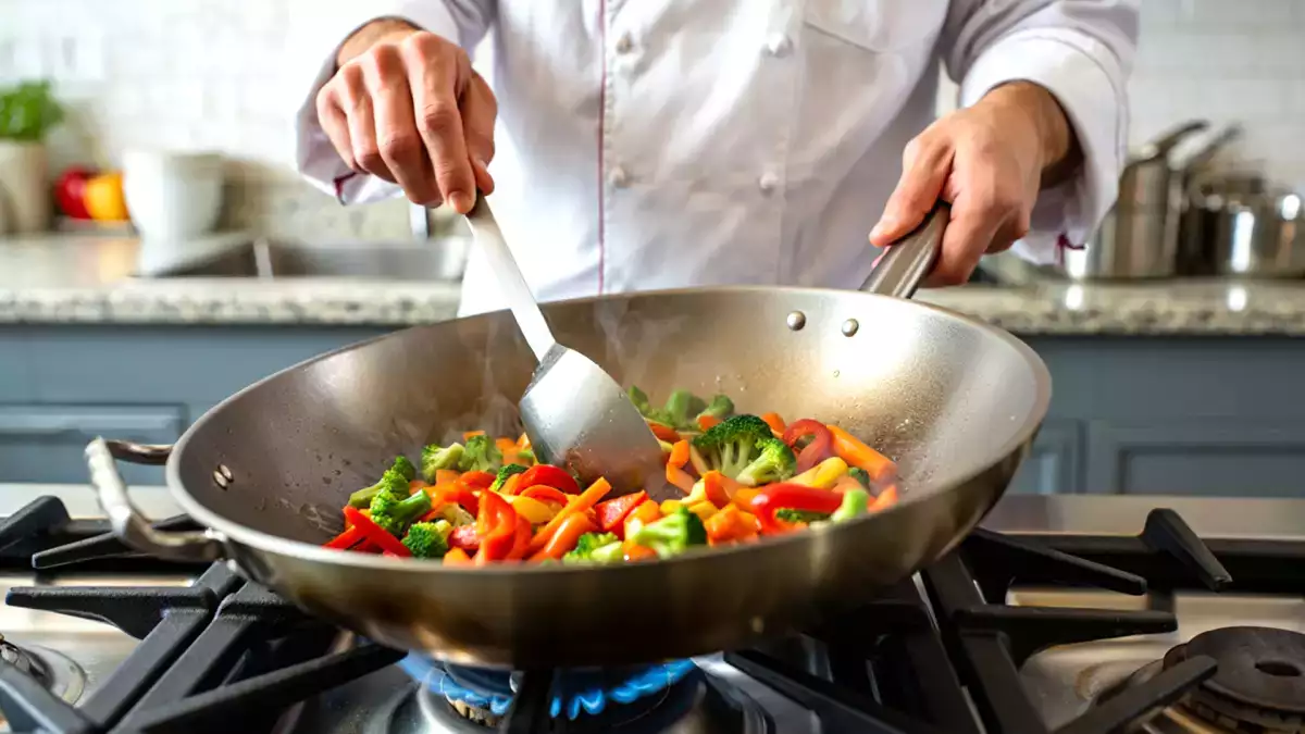 Wie man mit weniger Öl kocht, ohne an Geschmack zu verlieren: 7 kinderleichte Tricks