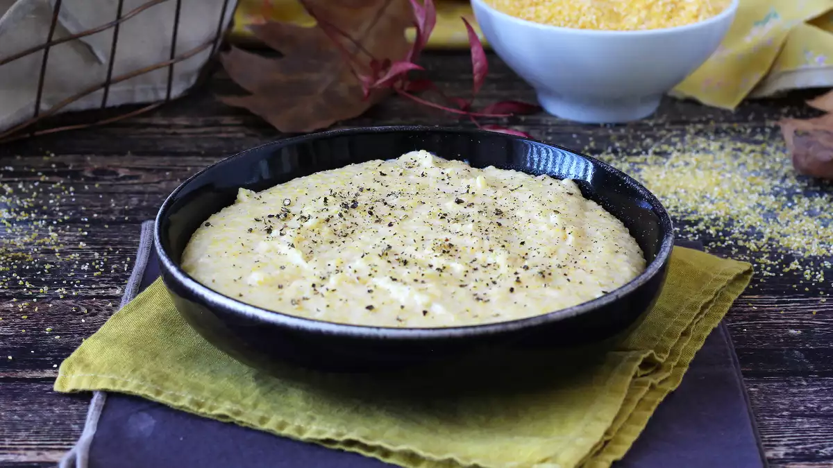 Das Geheimnis der perfekten cremigen Polenta? Es ist nicht nur Wasser, sondern eine besondere Zutat!
