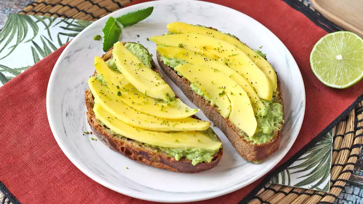 Der Avocado-Toast, der Ihr Frühstück verändern wird (fertig in 8 Minuten)