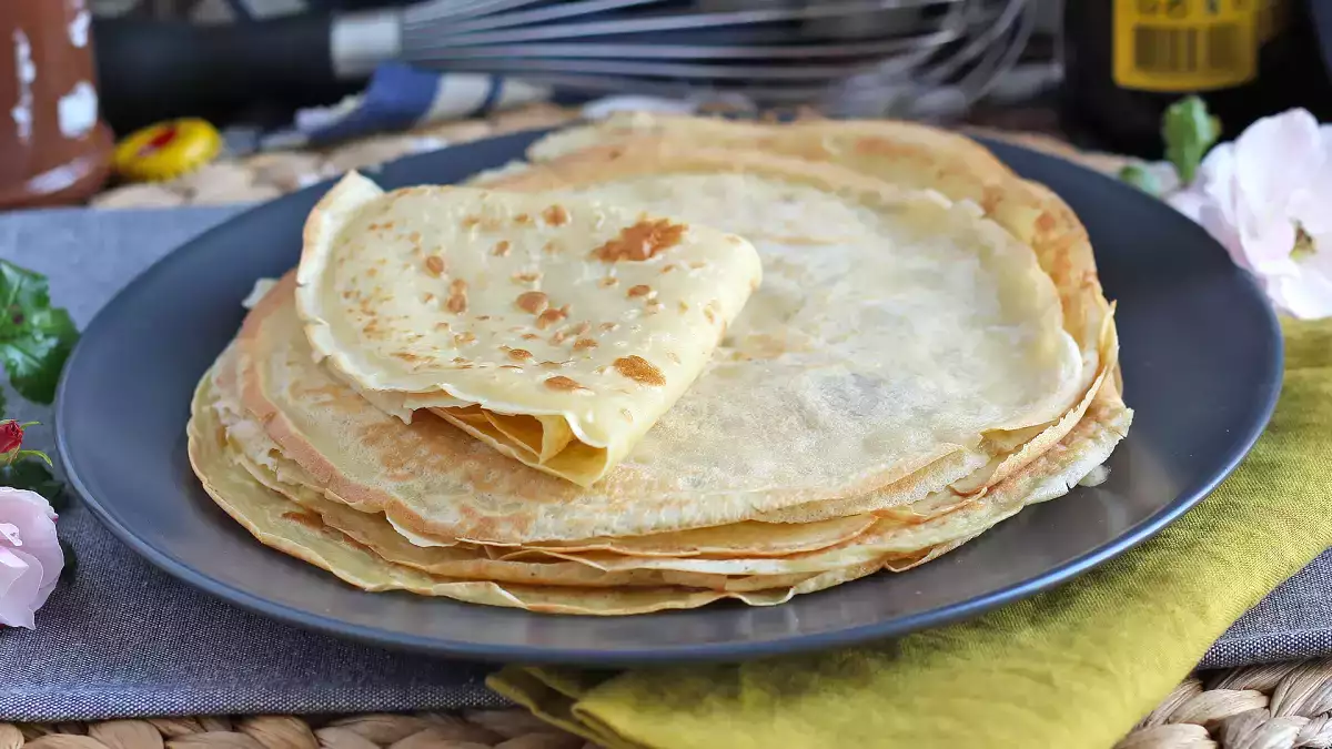 Laktosefreie Crêpes: das einfache Rezept mit nur einer Zutat, die Sie bereits zu Hause haben