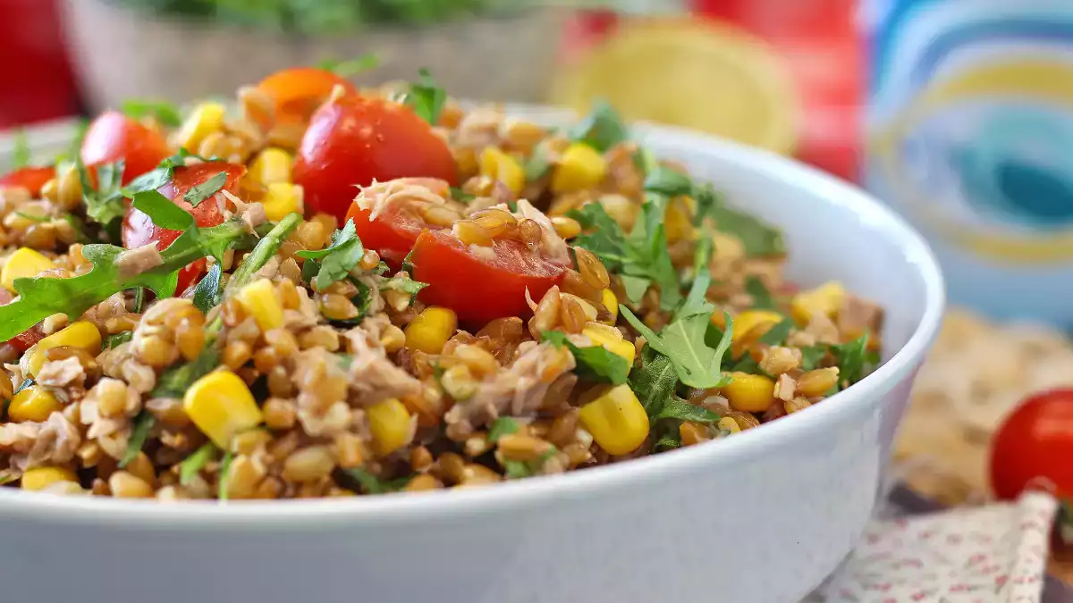 9 clevere Ideen für das Leeren des Kühlschranks (ohne dass es nach Resteküche aussieht)