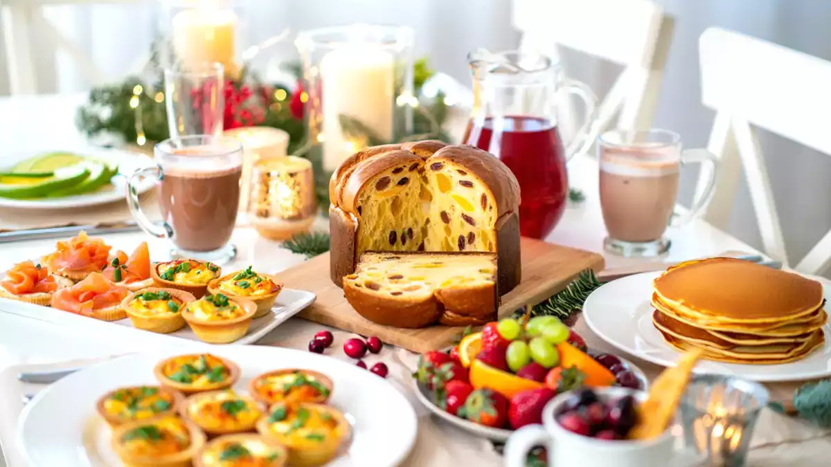 So organisieren Sie einen Weihnachtsbrunch mit 27 süßen und herzhaften Ideen sowie preiswerten und malerischen Getränken