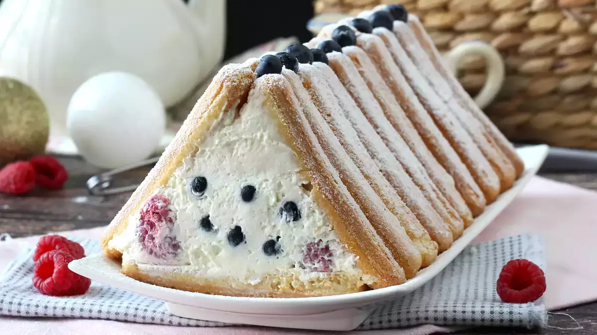 Mit über einer Million Views auf TikTok ist dieser Kuchen in aller Munde und wird zu Weihnachten der Star auf dem Tisch sein