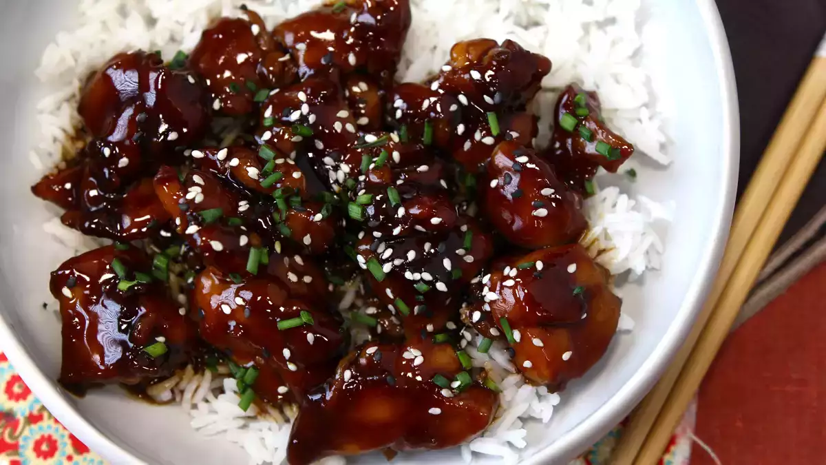 Wenn Sie Sojasauce nur für Yakisoba verwenden, werden diese 33 Rezepte Ihren Kopf (und Ihren wöchentlichen Speiseplan) verändern.