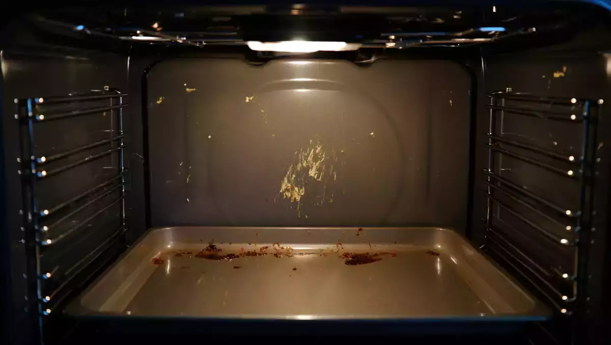 Ist Ihr Backofen voll mit verkrustetem Fett? Der einfache Trick, um ihn ohne Chemikalien zu reinigen