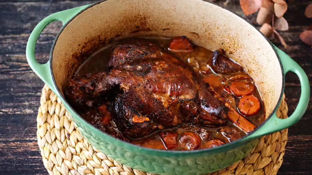 Langsam gebratene Lammkeule: Die einfache Methode für zartes, schmackhaftes Fleisch