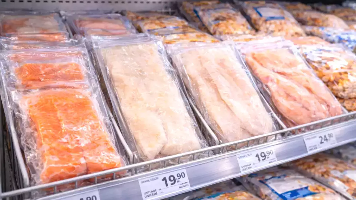 Ist gefrorener Fisch schlechter? Der Mythos, der Sie jahrelang in die Irre geführt hat