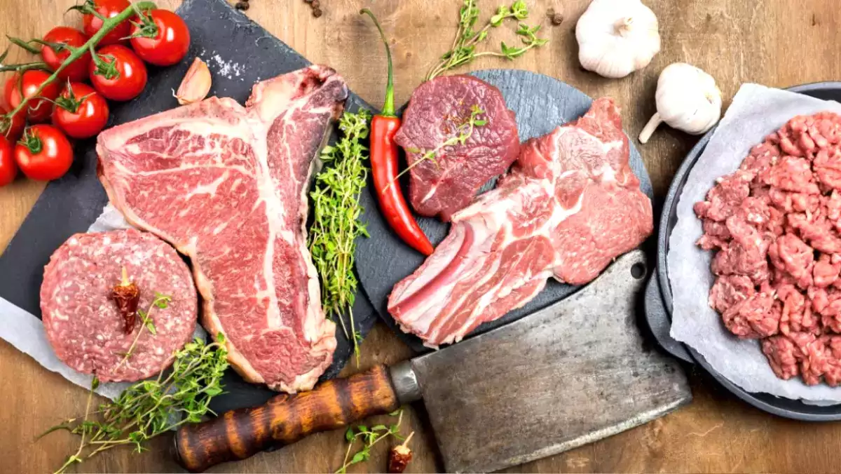 Warum man Fleisch vor dem Kochen immer aus dem Kühlschrank nehmen muss (und wie lange)