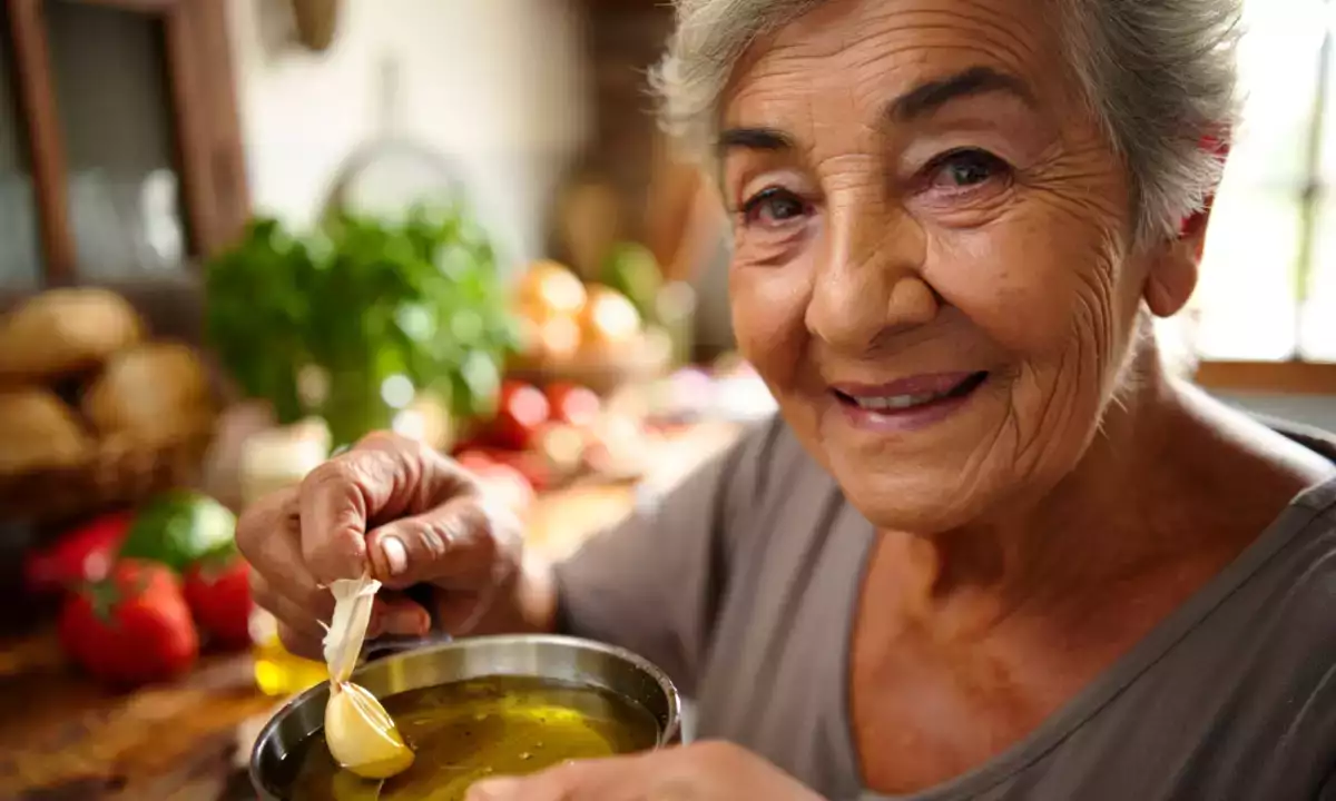 Oma hat es schon immer gewusst: Knoblauch muss entfernt werden und der Grund dafür ist nicht das, was Sie denken