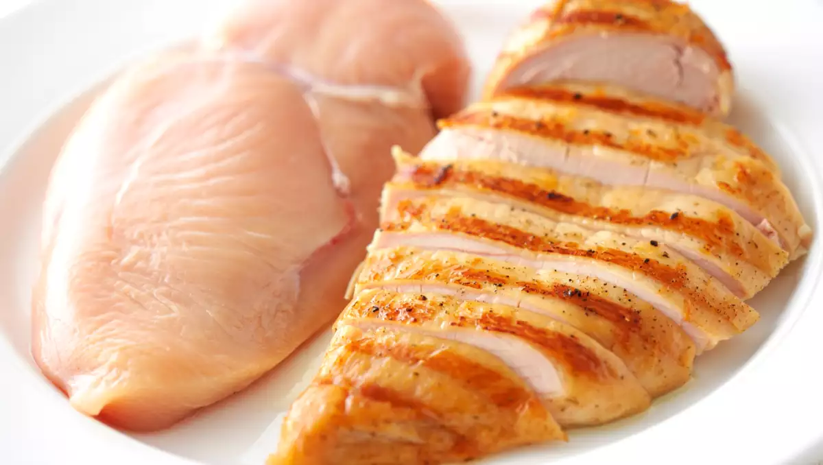Frieren Sie Hähnchen vor oder nach dem Braten ein? Diese häufige Angewohnheit könnte alles ruinieren