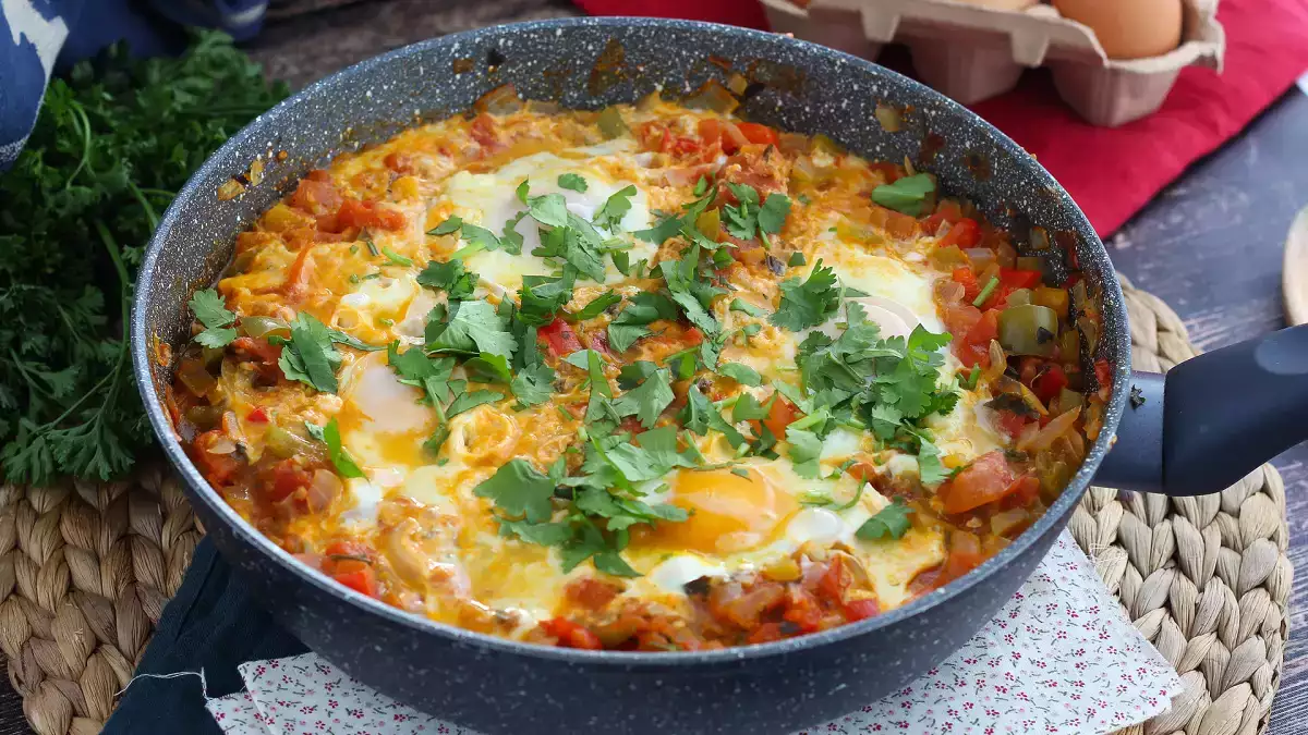Was soll man kochen, wenn man fast nichts zu Hause hat? Mit diesen 7 einfachen Rezepten lässt sich jede Mahlzeit mühelos retten