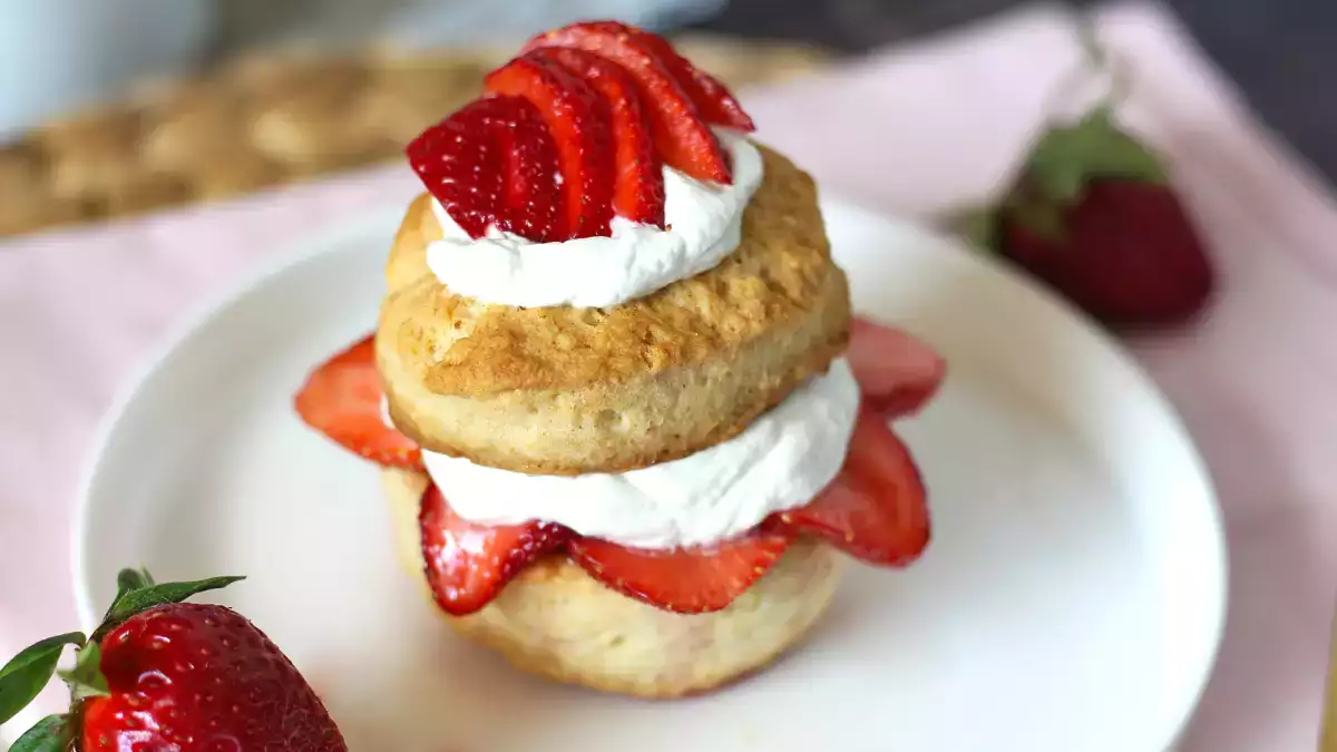Entdecken Sie das perfekte Frühlingsdessert: ein köstliches Erdbeerdessert, das Sie nicht verpassen sollten