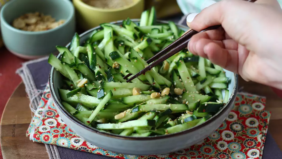 14 preiswerte Rezepte mit Gurken, die Sie sofort ausprobieren können: frisch, clever und wirklich voller Geschmack