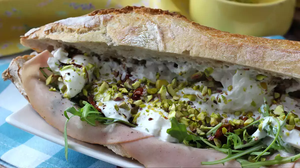 Mortadella, Burrata und Pistazien: Warum diese italienische Kombination gerade überall zu finden ist
