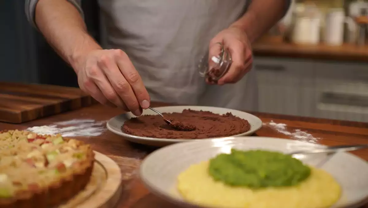 Tagesmenü, 15. Juni: köstliche Rhabarber-Streusel-Tarte, Polenta mit Zucchini und laktosefreie Avocado-Brownies
