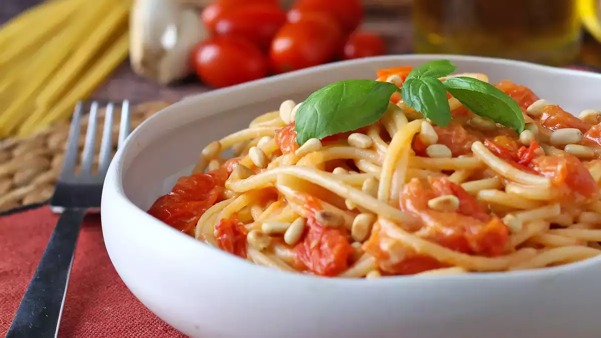 Cherrytomaten im Kühlschrank und keine Ideen? 24 clevere, frische und unwiderstehliche Rezepte, um sie sofort zu verwerten!