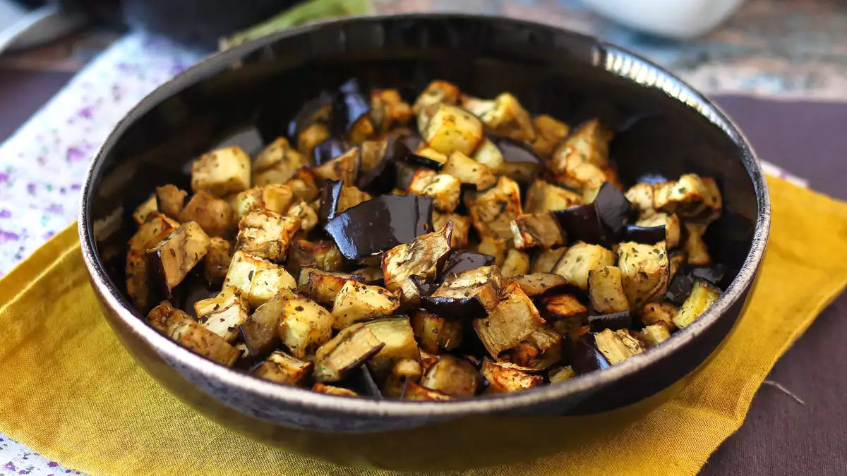 Wir haben Auberginen in der Heißluftfritteuse ausprobiert: die sommerliche Beilage, die das Abendessen wirklich rettet