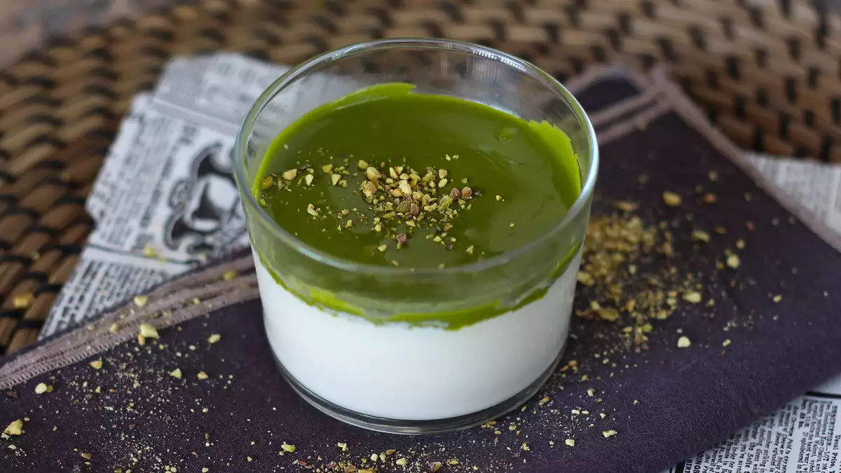 Panna Cotta: das kalte italienische Dessert, das wie aus dem Restaurant aussieht und mit minimalem Aufwand zubereitet wird