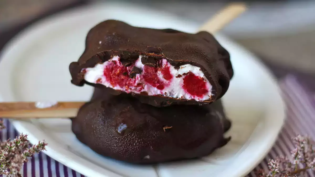 Es muss nicht immer Eis sein: Schokoladenrezepte für den Sommer – erfrischend, einfach und perfekt für die Hitze