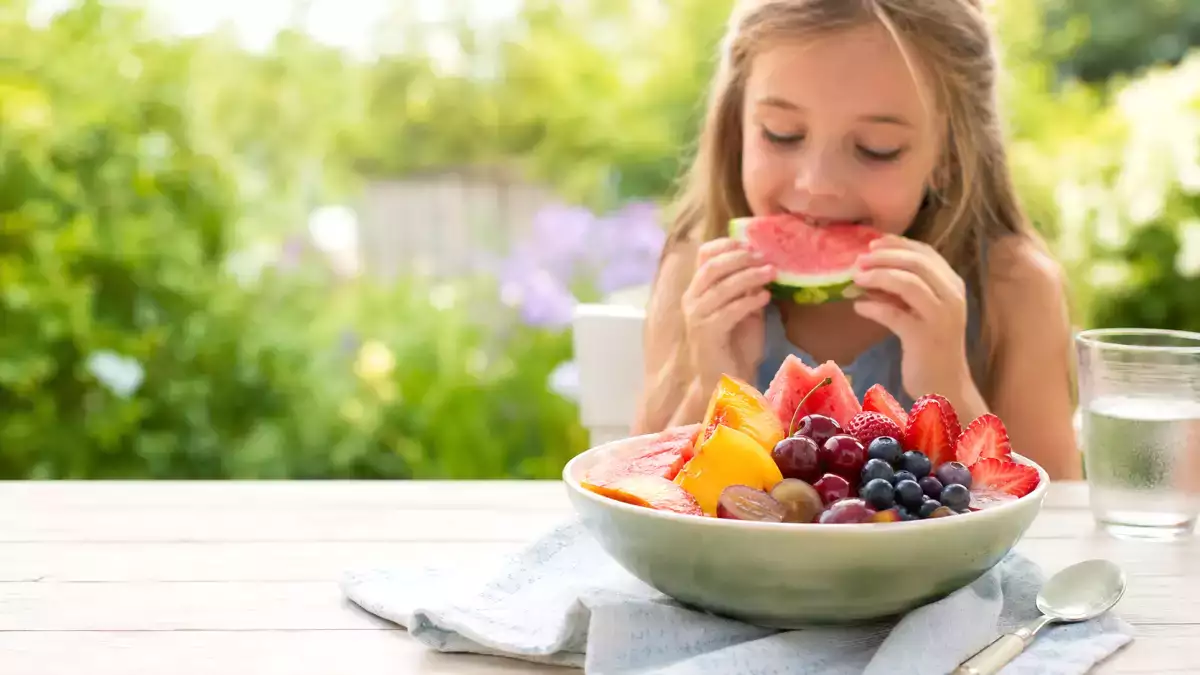 Sommerfrüchte, die Kinder beruhigen: leichte, süße und erfrischende Optionen