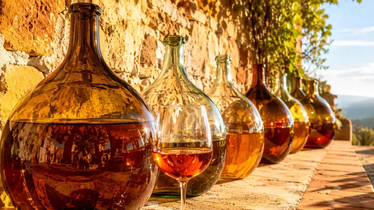 Der Wein, der in der Sonne reift: Der Rancio und der Charme der Zeit im Glas