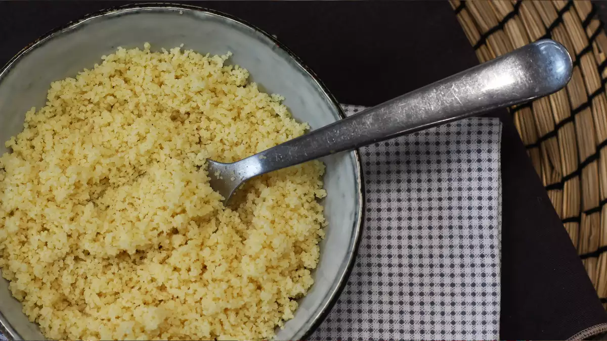 Ist der Couscous zu trocken oder zu klebrig? Mit dieser Methode ist er in 5 Minuten fertig