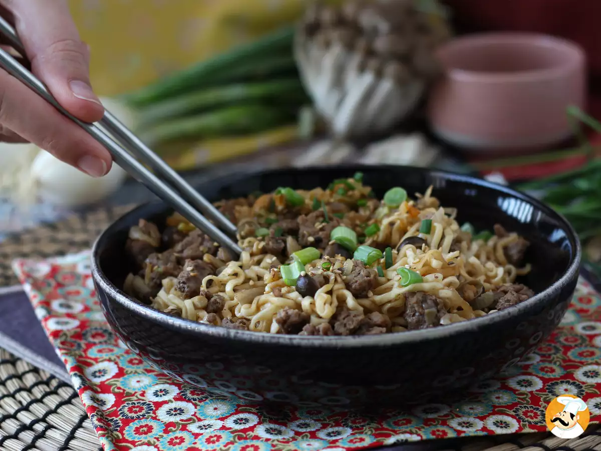 Lust auf Essen zum Mitnehmen? Diese 7 Gerichte mit gebratenen Nudeln lassen sich zu Hause schneller zubereiten