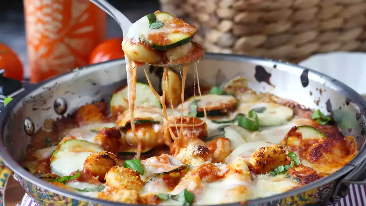 Keine Zeit zum Kochen? Dieses supercremige Gnocchi-Gratin ist in weniger als 30 Minuten fertig.