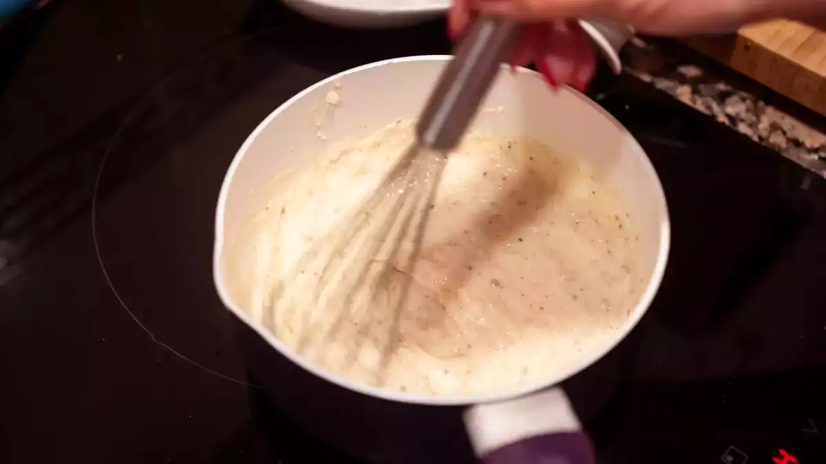 Zu flüssige Béchamelsauce: So rettet man sie, ohne Klümpchen zu bilden