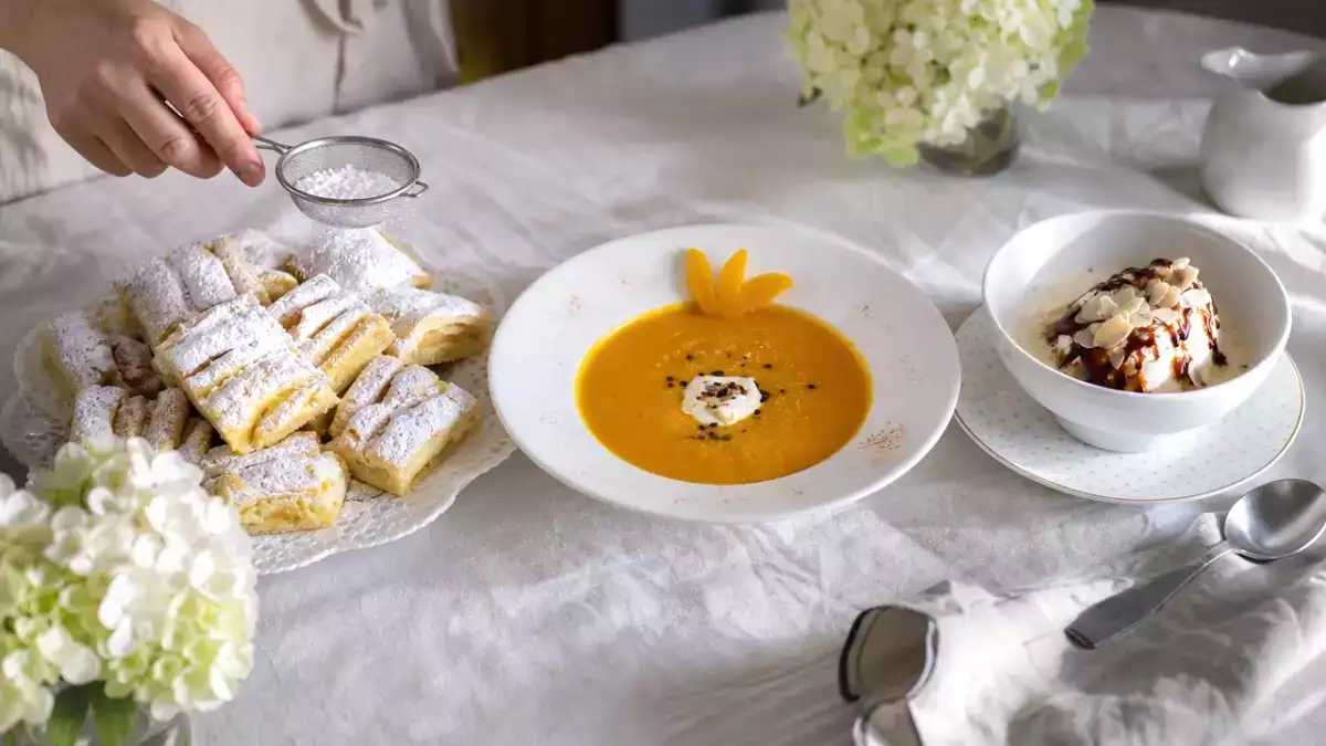 Tagesmenü, 9. Oktober: Kürbis-Orangensuppe, Boskop-Apfelkuchen und schwimmende Inseln
