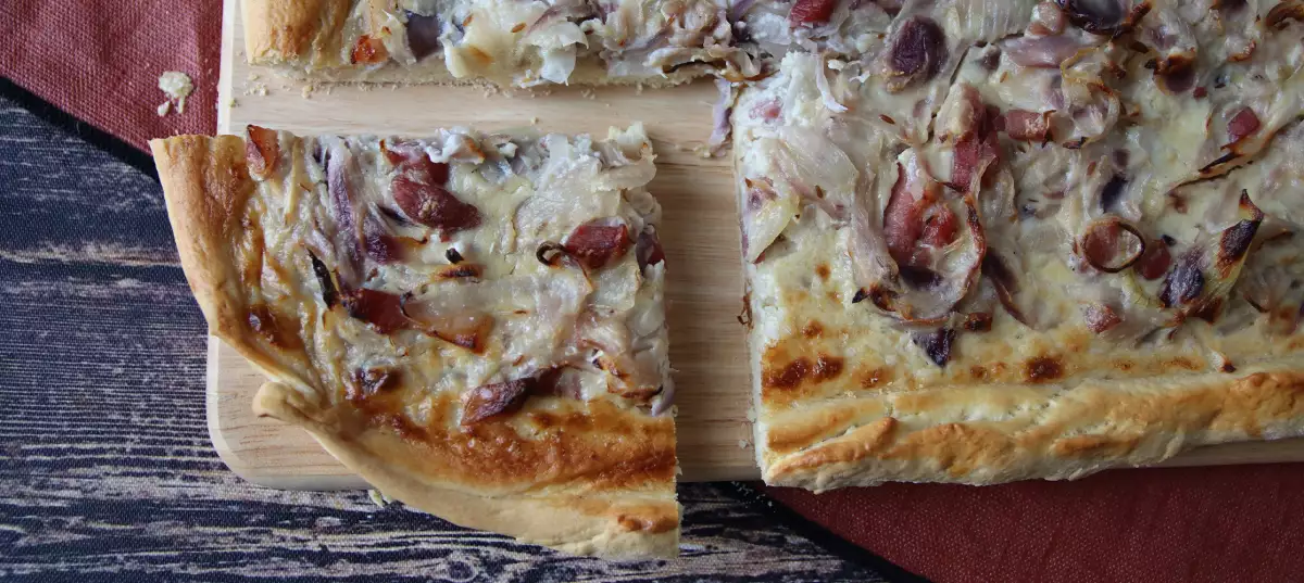 Zwiebelkuchen mit Speck: der Duft, der in Weimar alle an den Markt lockt