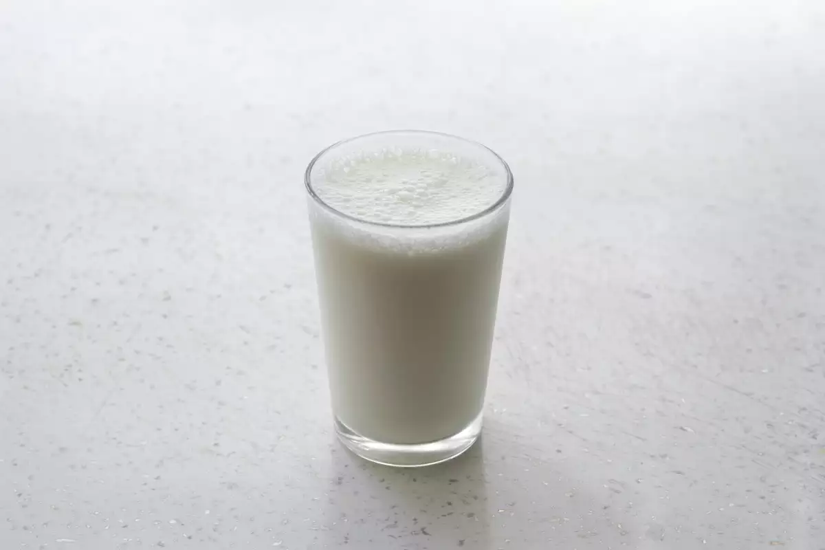 Rohmilch vom Bauernhof: Warum Sie den Hinweis am Milchautomaten ernst nehmen sollten